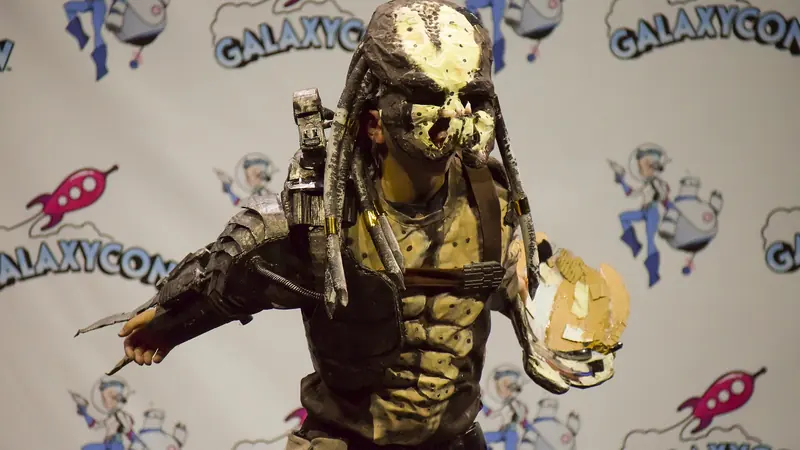 A Predator cosplayer at GalaxyCon