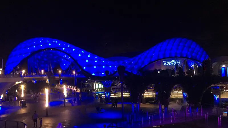 Tron Lightcycle / Run at night